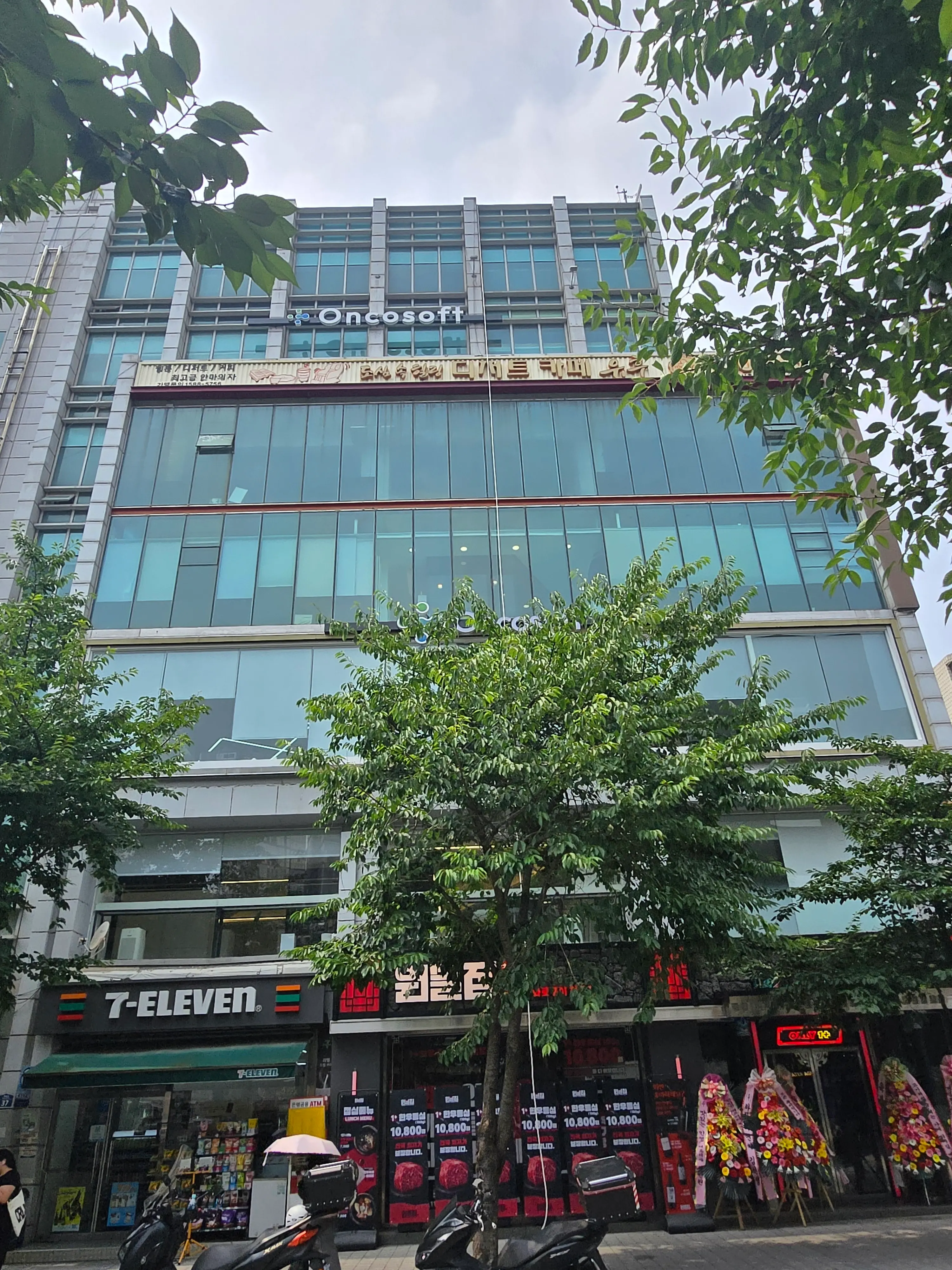 창틀 실리콘 시공 작업 사진 7