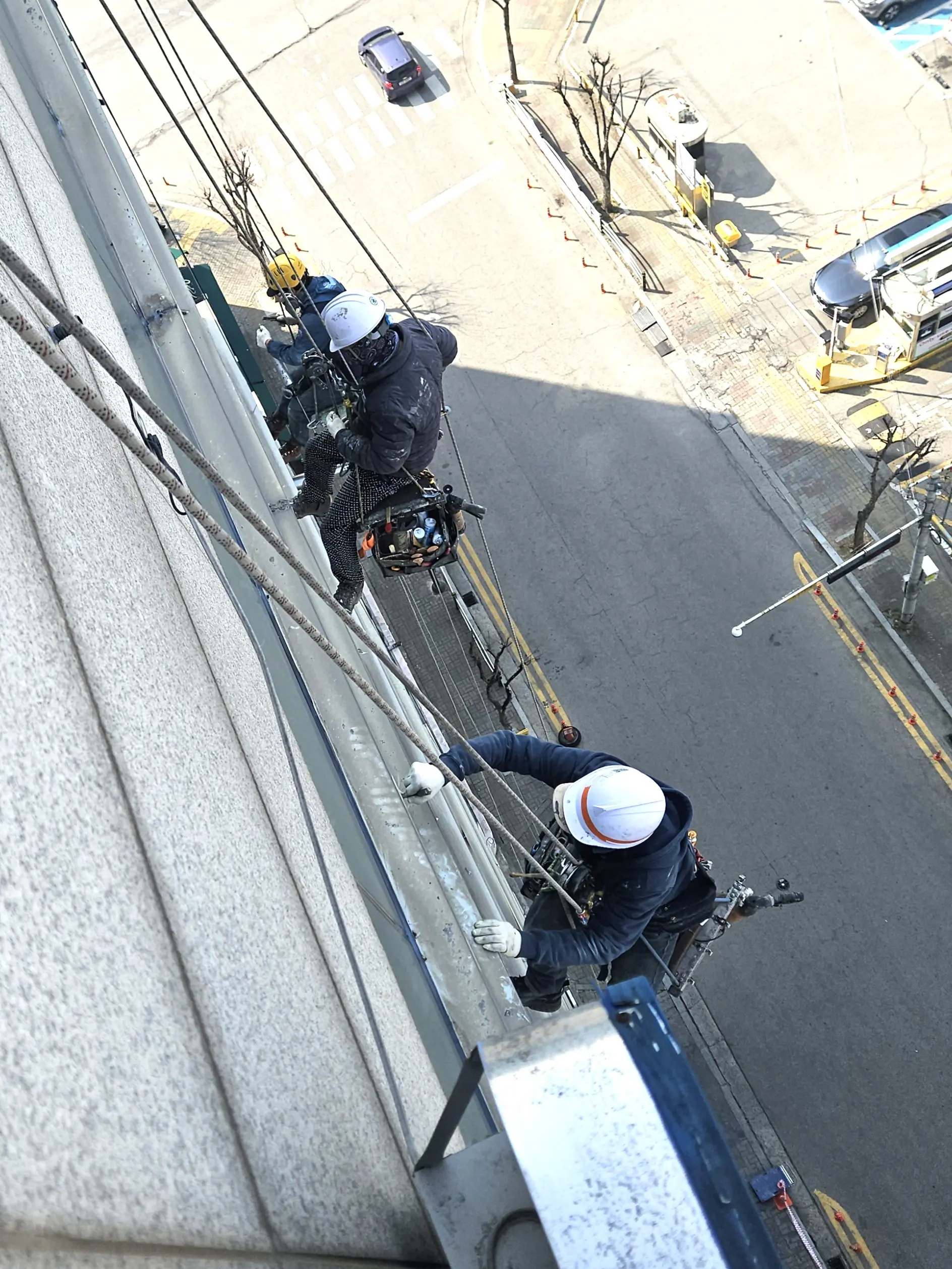 창틀 실리콘 시공 작업 사진 17