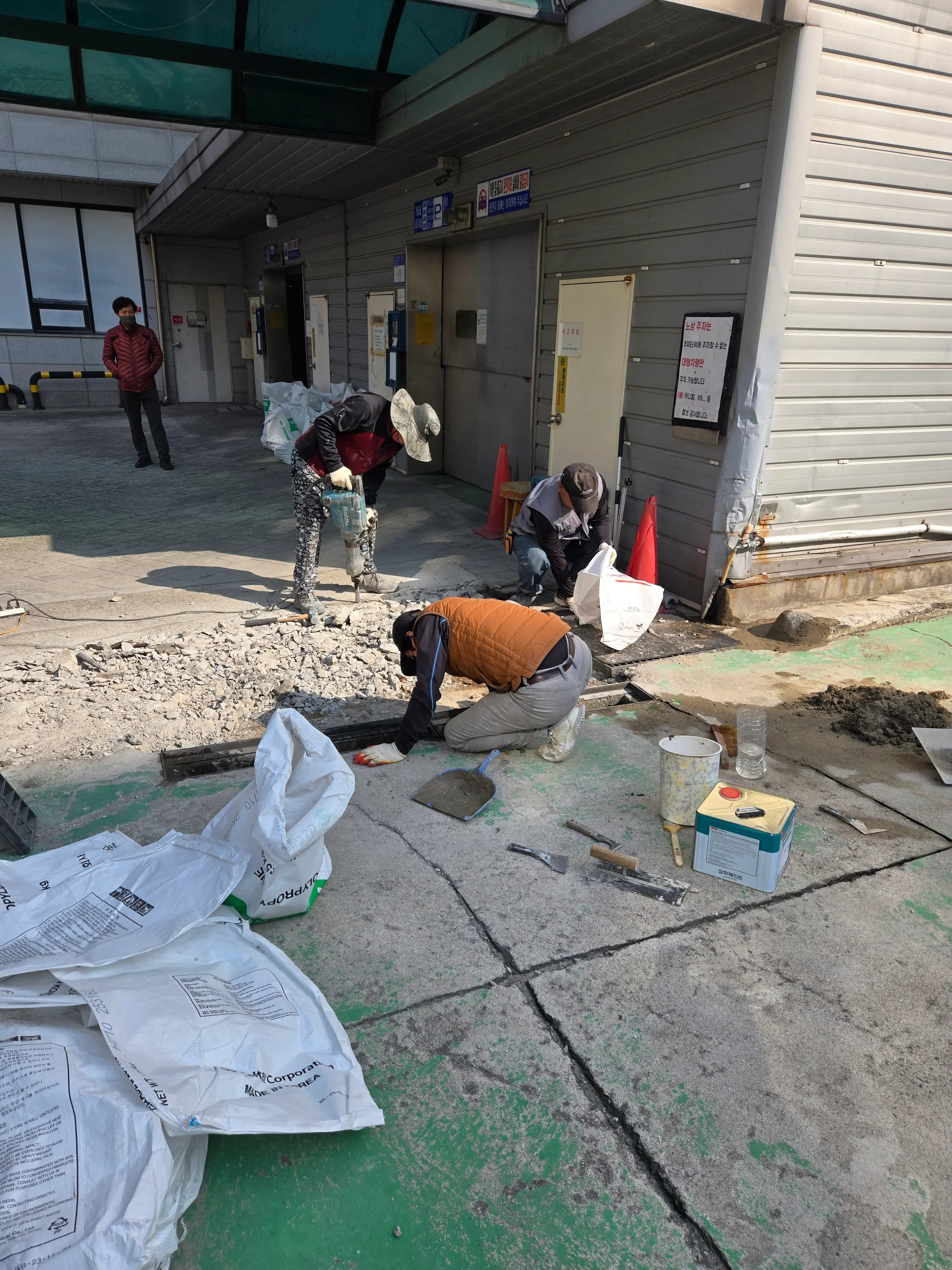 주차장 에폭시 시공 작업 사진 4