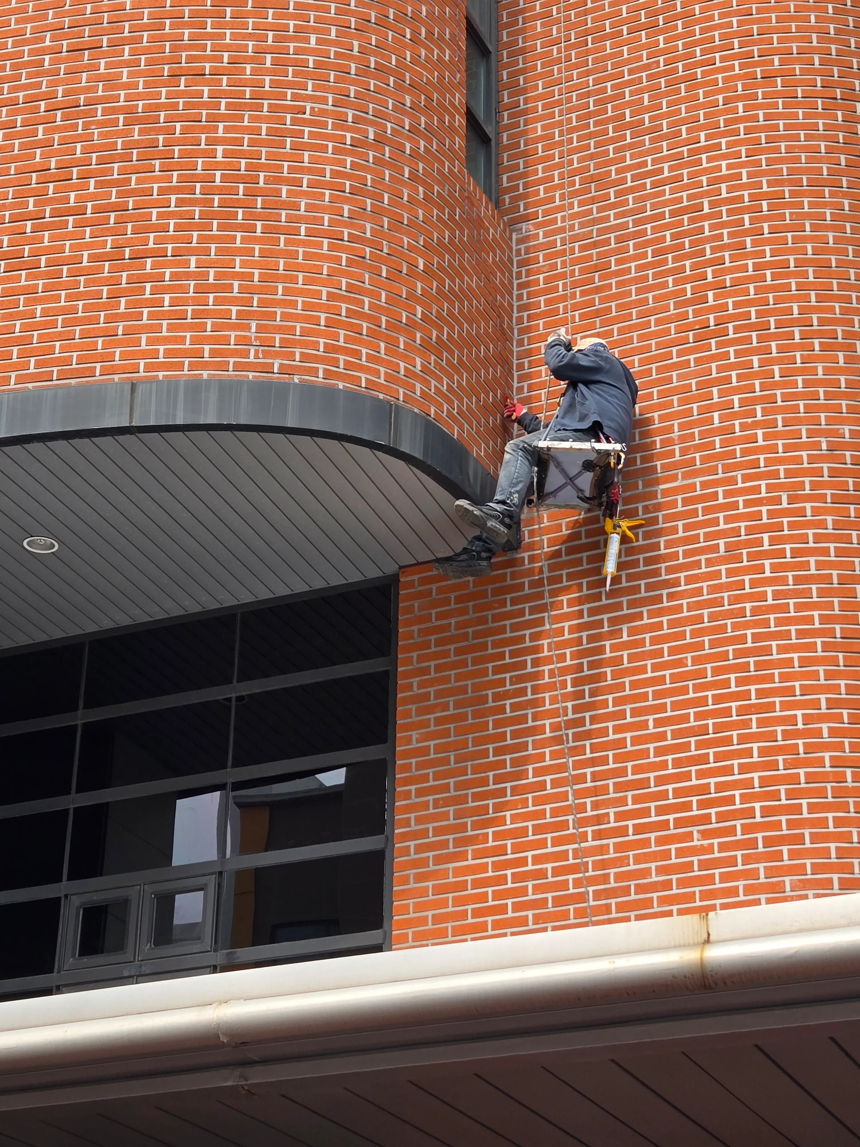외벽 발수 코팅 (로프작업) 시공 작업 사진 5