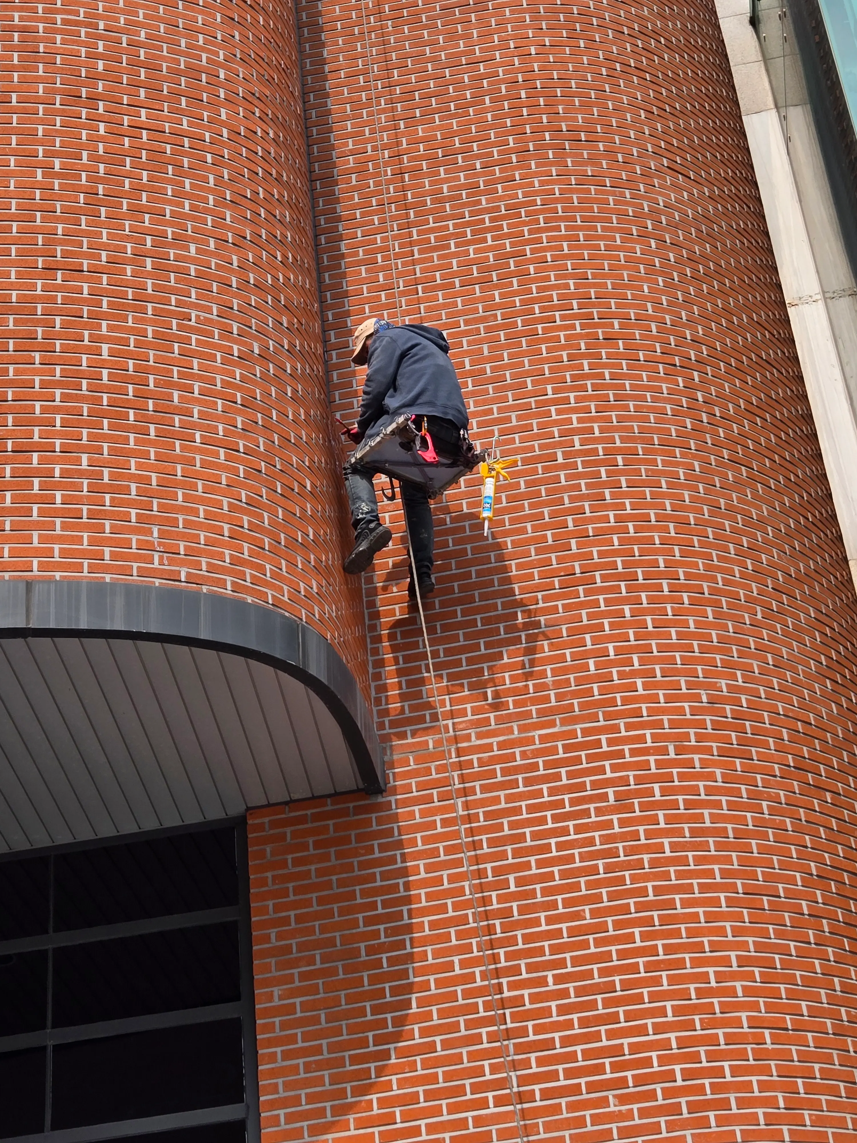외벽 발수 코팅 (로프작업) 시공 작업 사진 11